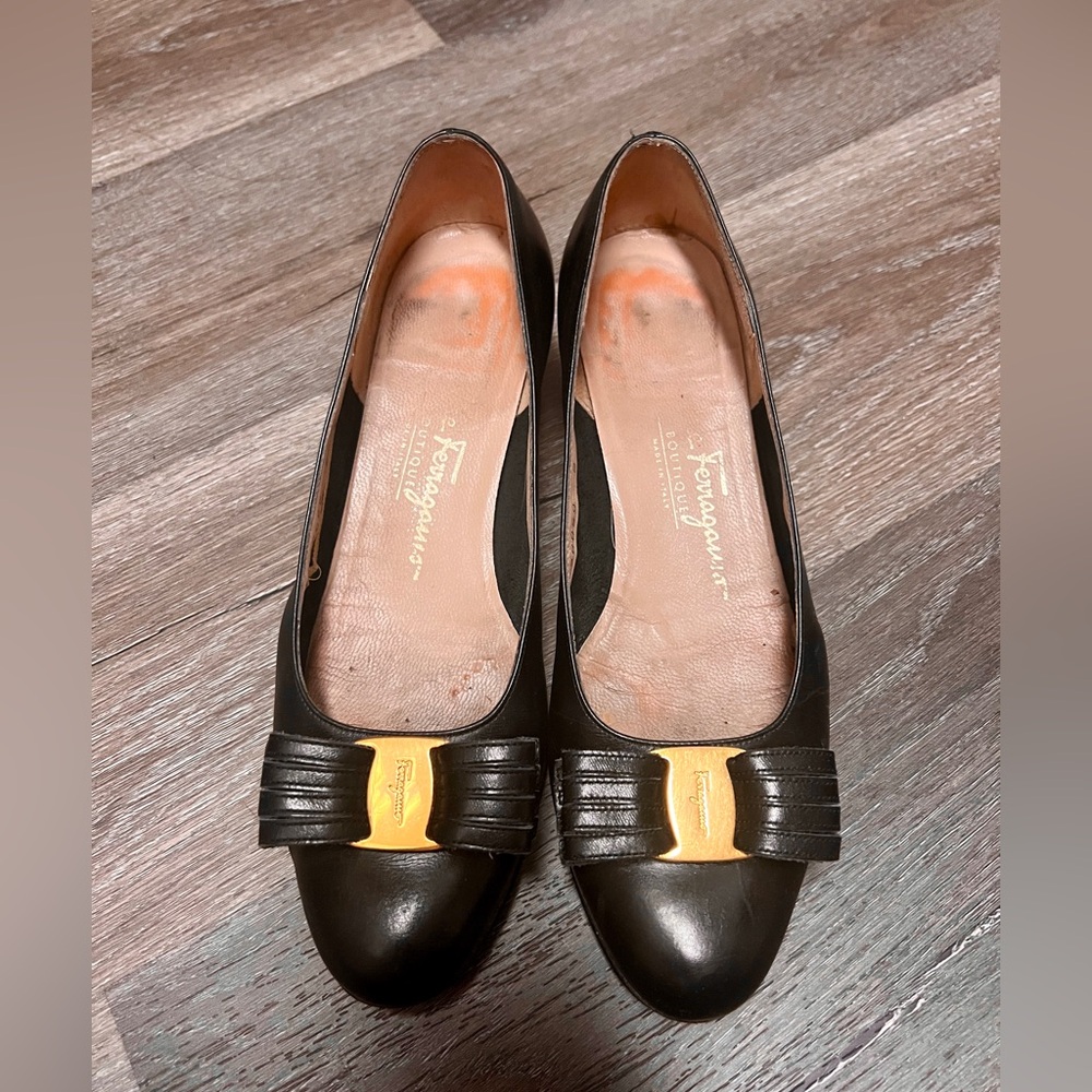 Salvatorre Ferragamo Vara Block Heels - Picture 2 of 6